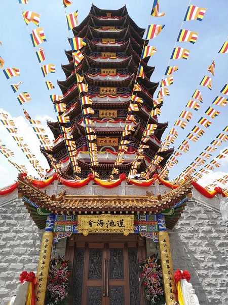 八关斋戒是什么意思